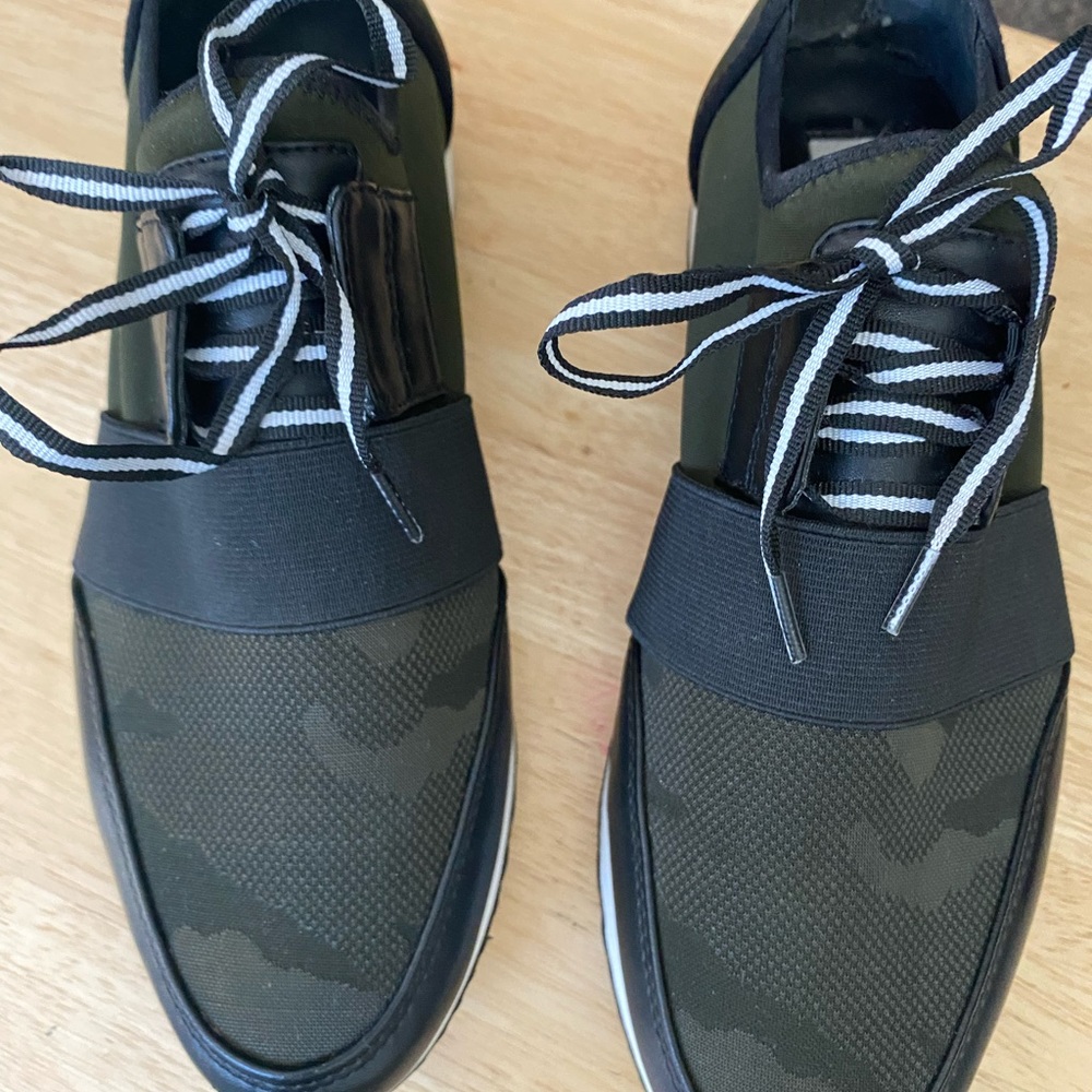 Steve Madden - Picture 3 of 10